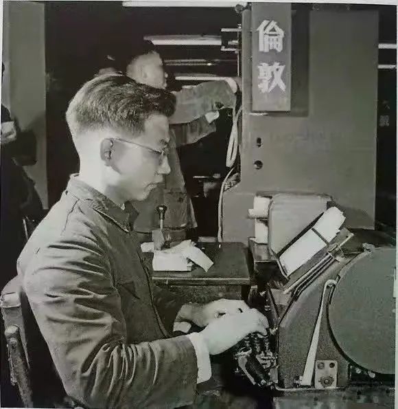 那些年的电话趣事：公用电话的吼声，大哥大的豪气……