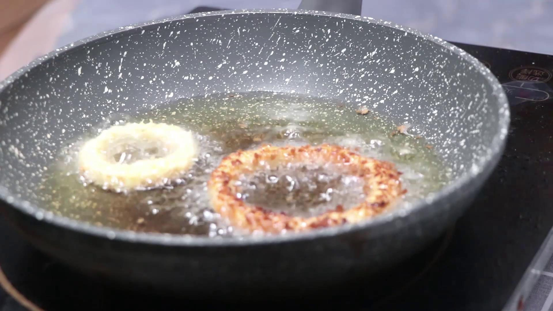 1个鸡蛋怎么做好吃,面粉做洋葱圈