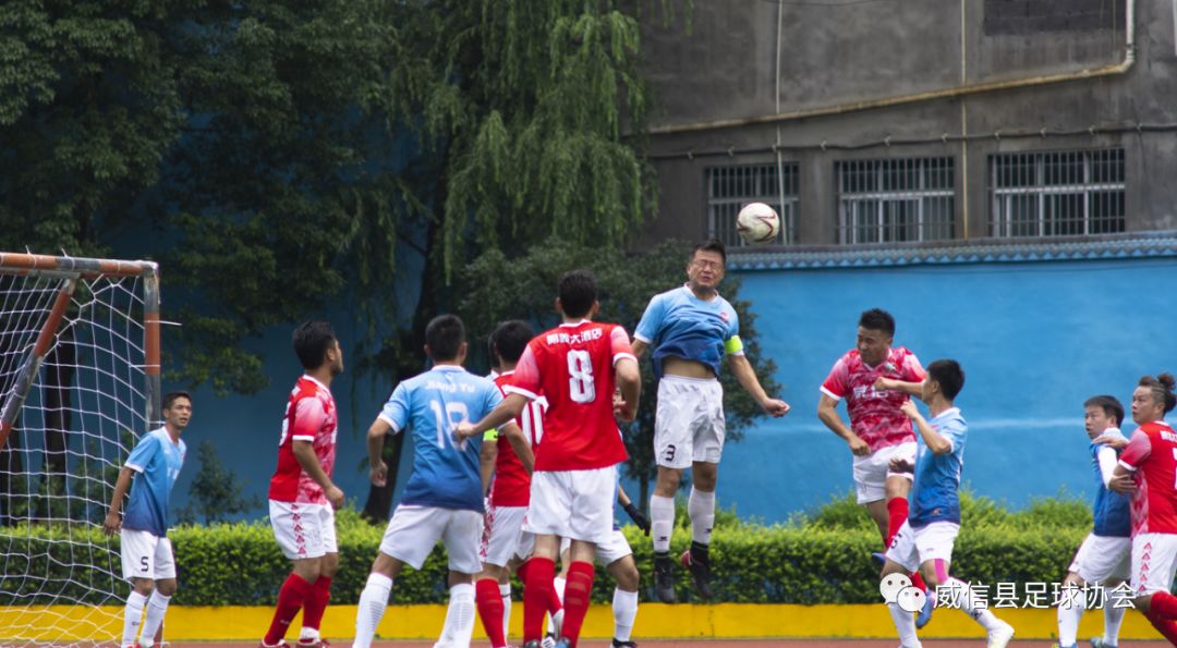 三市镇的足球比赛,我县首次举办全国县域足球赛事