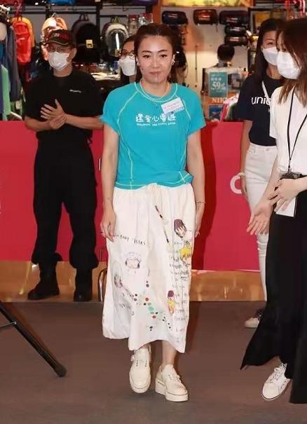 郭晶晶甘比合体做慈善,郭晶晶甘比