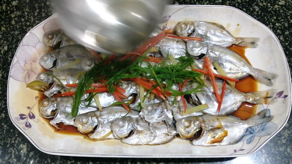 如何做红烧淡水银鲳,小银鲳各种做法