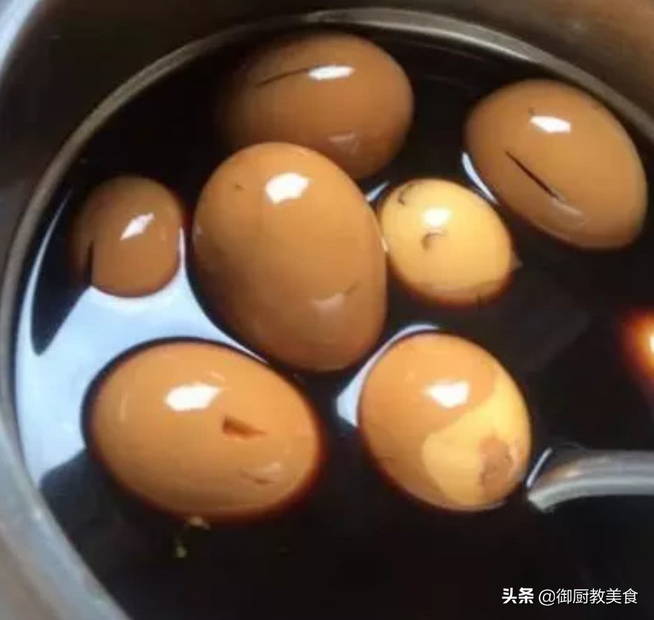 七十多岁大妈卖小吃,摆摊卖卤蛋20多年教程