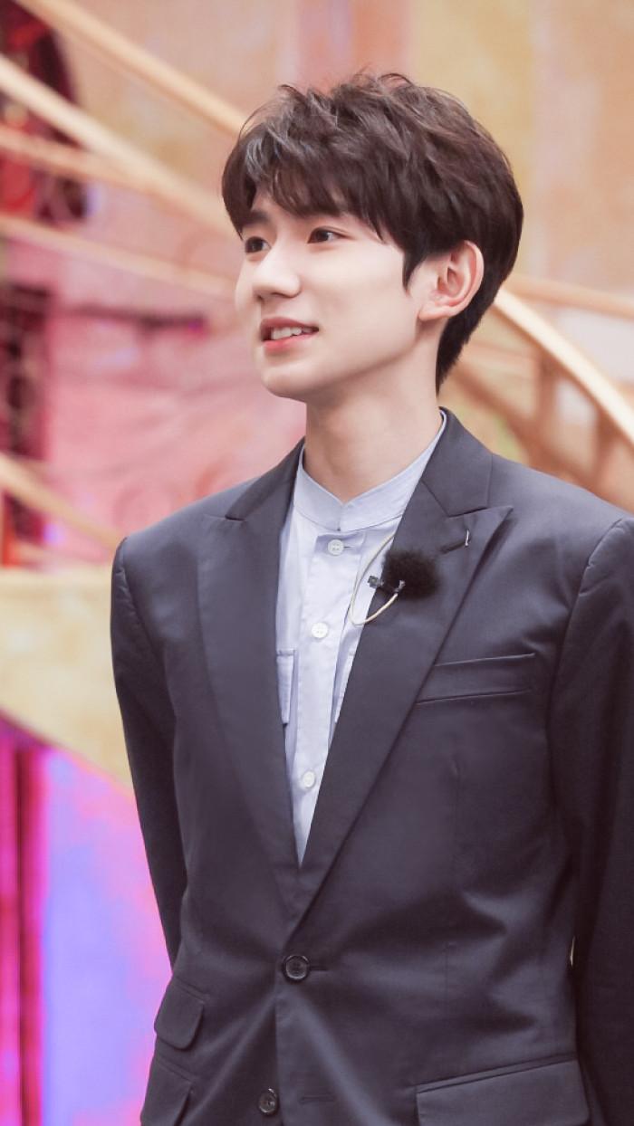 肖战成毅罗云熙龚俊,龚俊和肖战朱一龙罗云熙