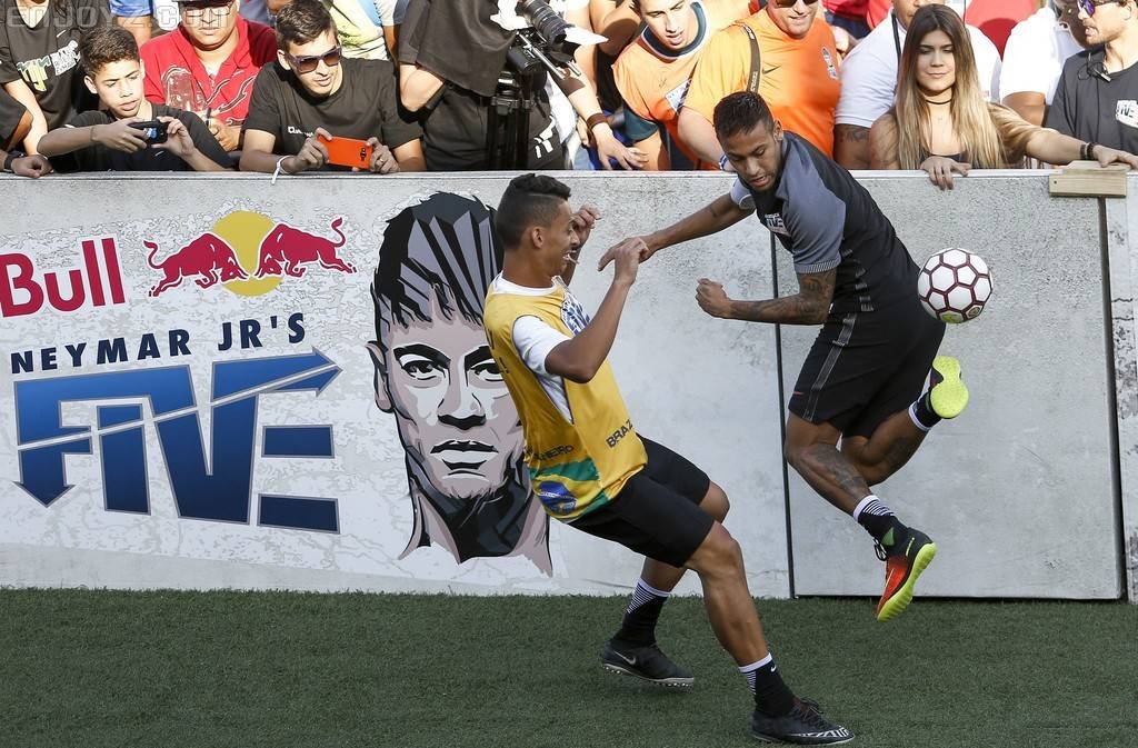 内马尔成长环境,内马尔最初在哪踢球