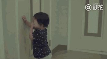 盘点谢娜摔倒名场面,谢娜坐轮椅突然摔倒