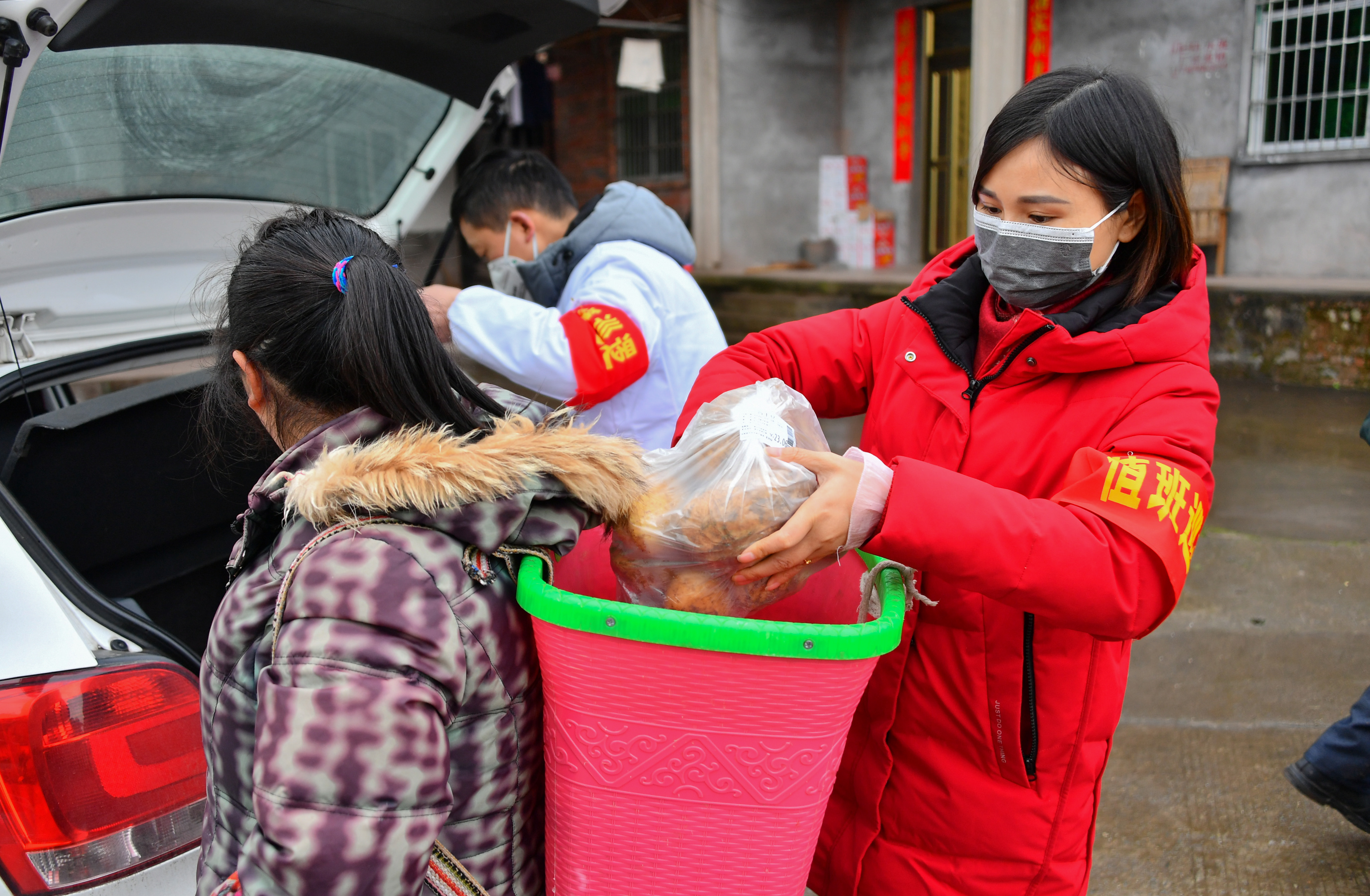 四川表彰驻村第一书记,驻村第一书记为百姓服务
