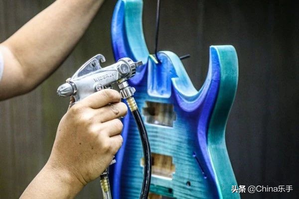 跟随帝声乐器参观世界著名吉他制造商之一Cort印度尼西亚工厂