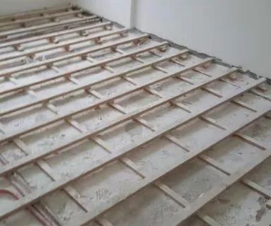 这才是木地板起拱、下沉、开裂最正确的解决方式