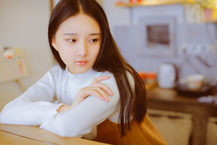 女朋友生气做些什么,女朋友生气不理人不回信息怎么哄