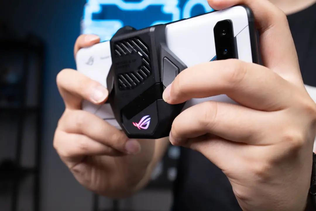 游戏手机该不该买,红魔黑鲨rog哪个值得入手