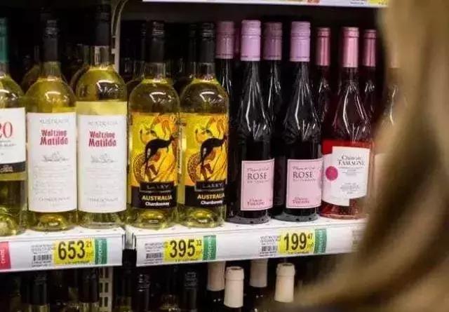 一招识别假红酒,假冒红酒怎么鉴别