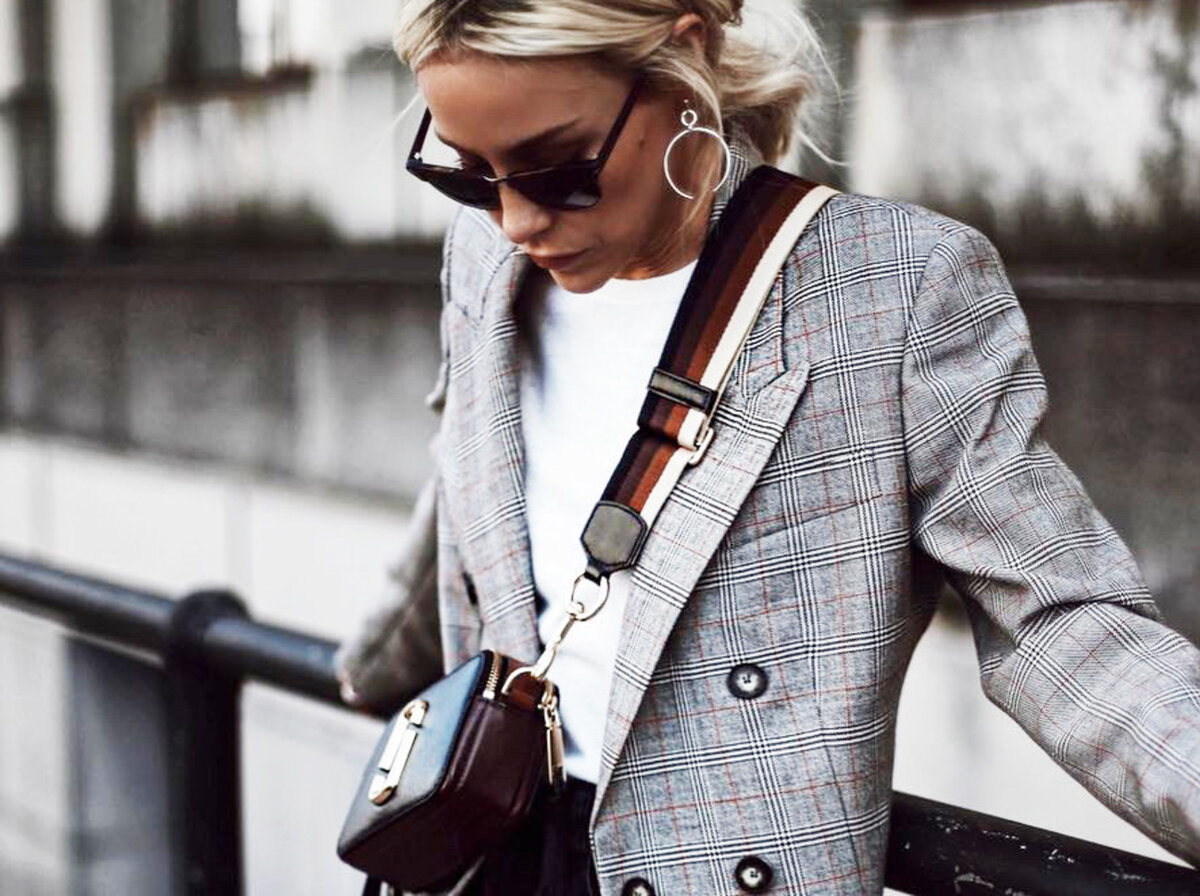 今年秋冬流行的西装外套款式,时尚今年的西装外套越短越时髦