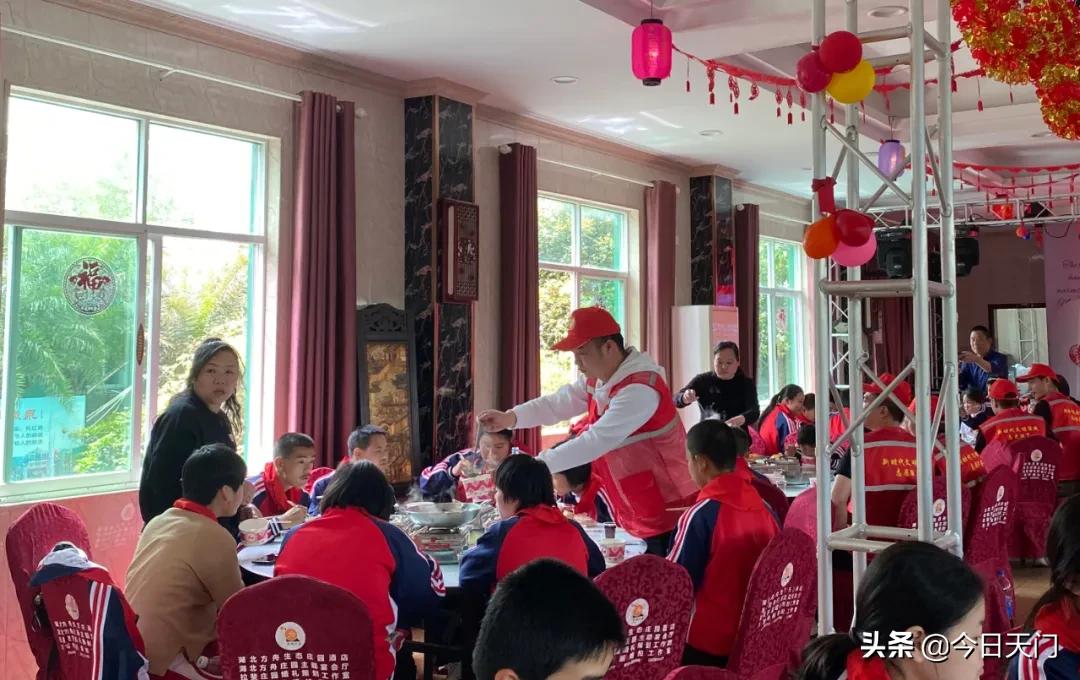 手拉手一起去春游,手拉手去郊游