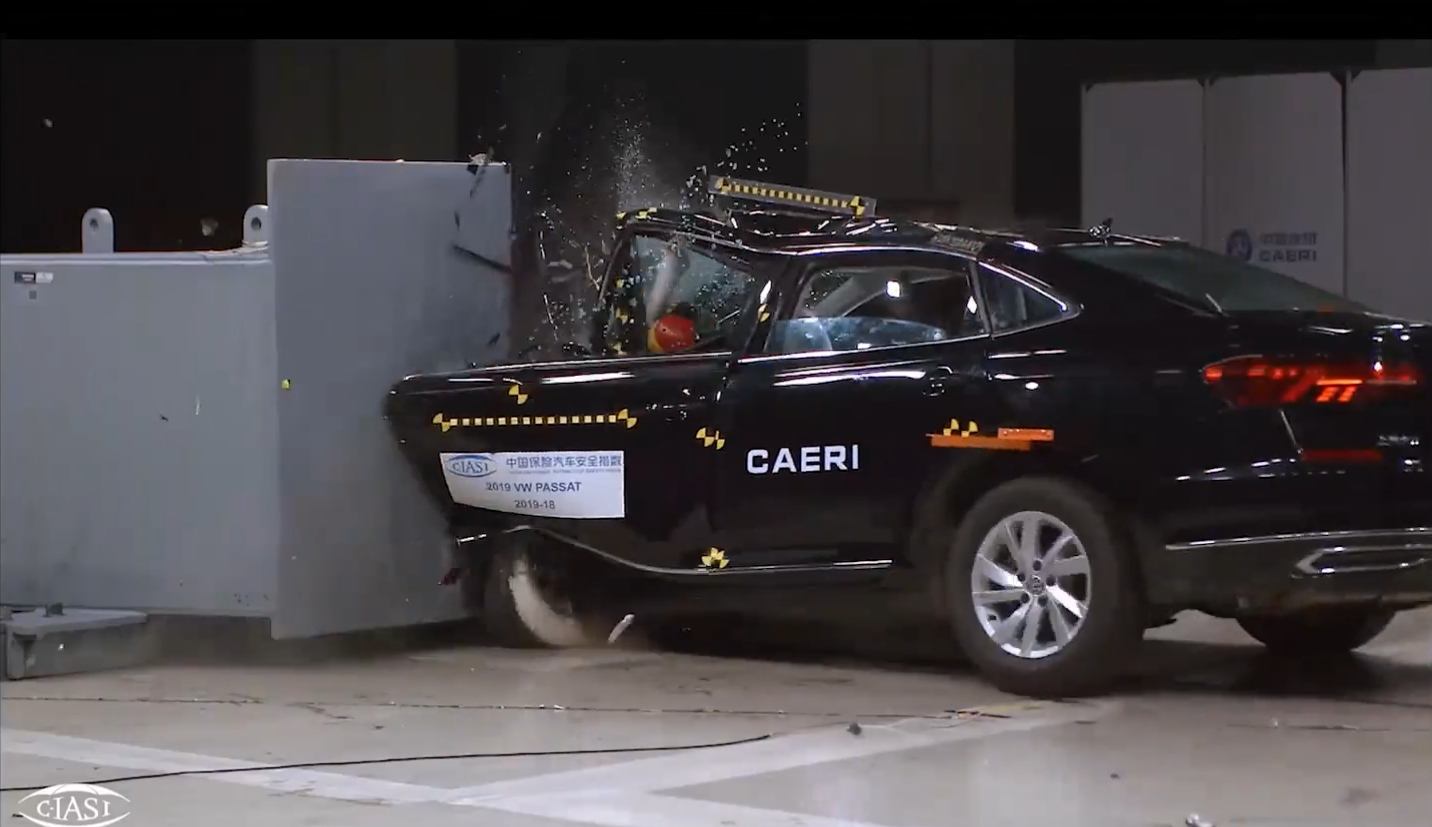 换代帕萨特中保研碰撞,帕萨特中保研碰撞毒辣车评