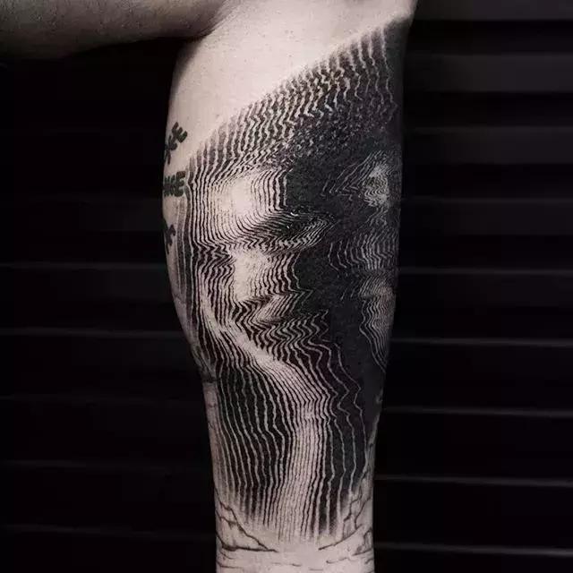 会动的纹身满背,会动的纹身是什么样子的