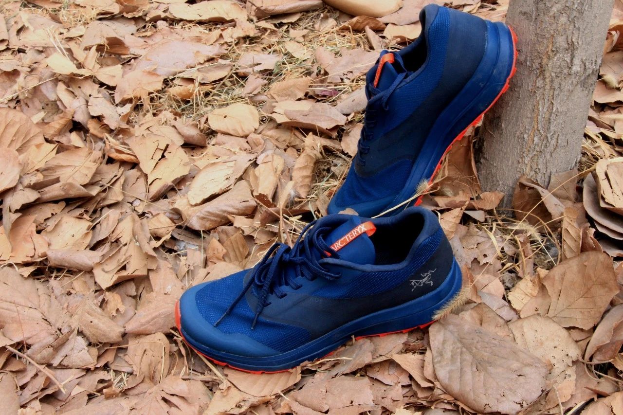 透气抗水登山鞋,耐磨防滑透气缓震登山徒步鞋