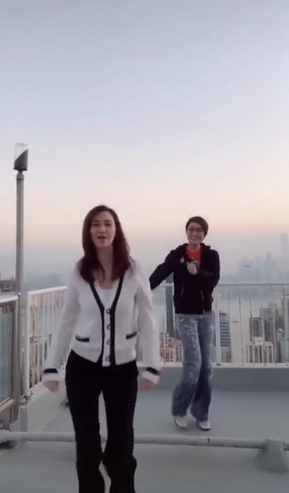 48岁洪欣复出后有点憔悴,48岁洪欣最惊艳的图片