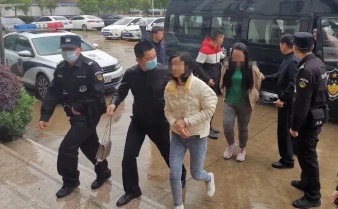 按摩店内“有乾坤”、摩的司机“兼职”介绍卖淫,查禁*赌黄**,瑞金公安在行动!