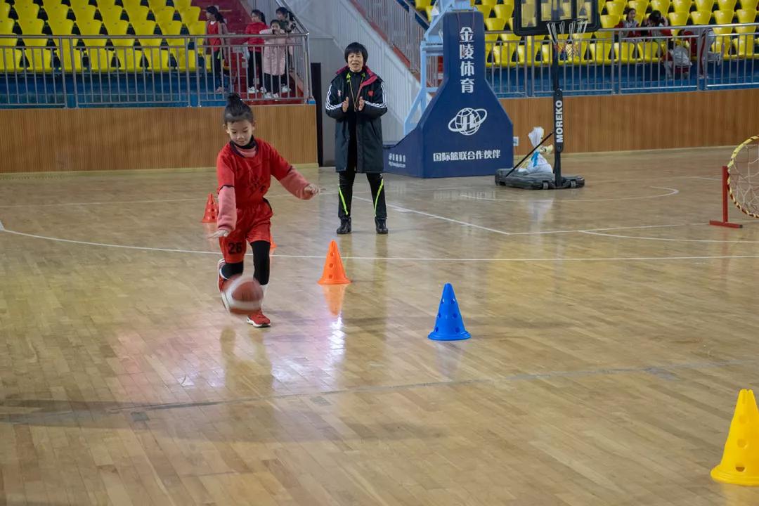 大手拉小手心连心公益活动,大手牵小手传递爱共成长公益活动