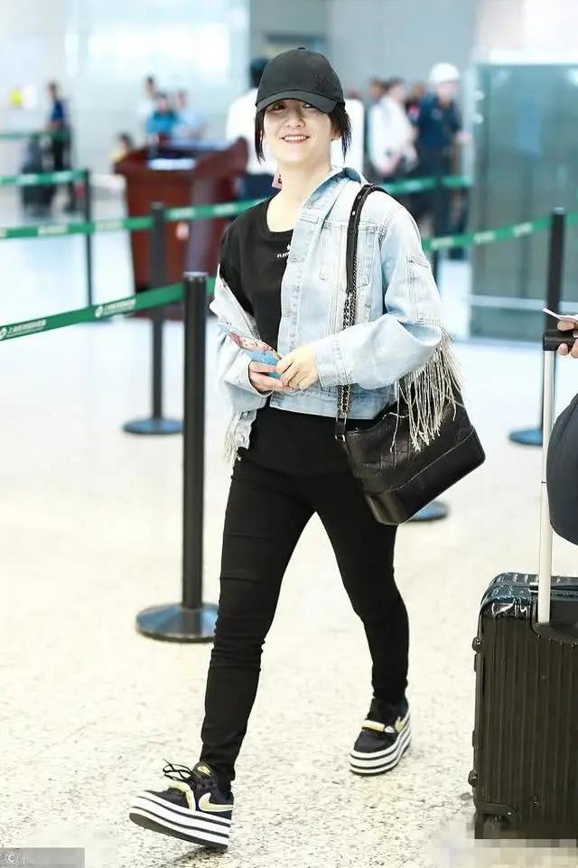 谢娜高级感宫廷裙,谢娜穿宽松连衣裙