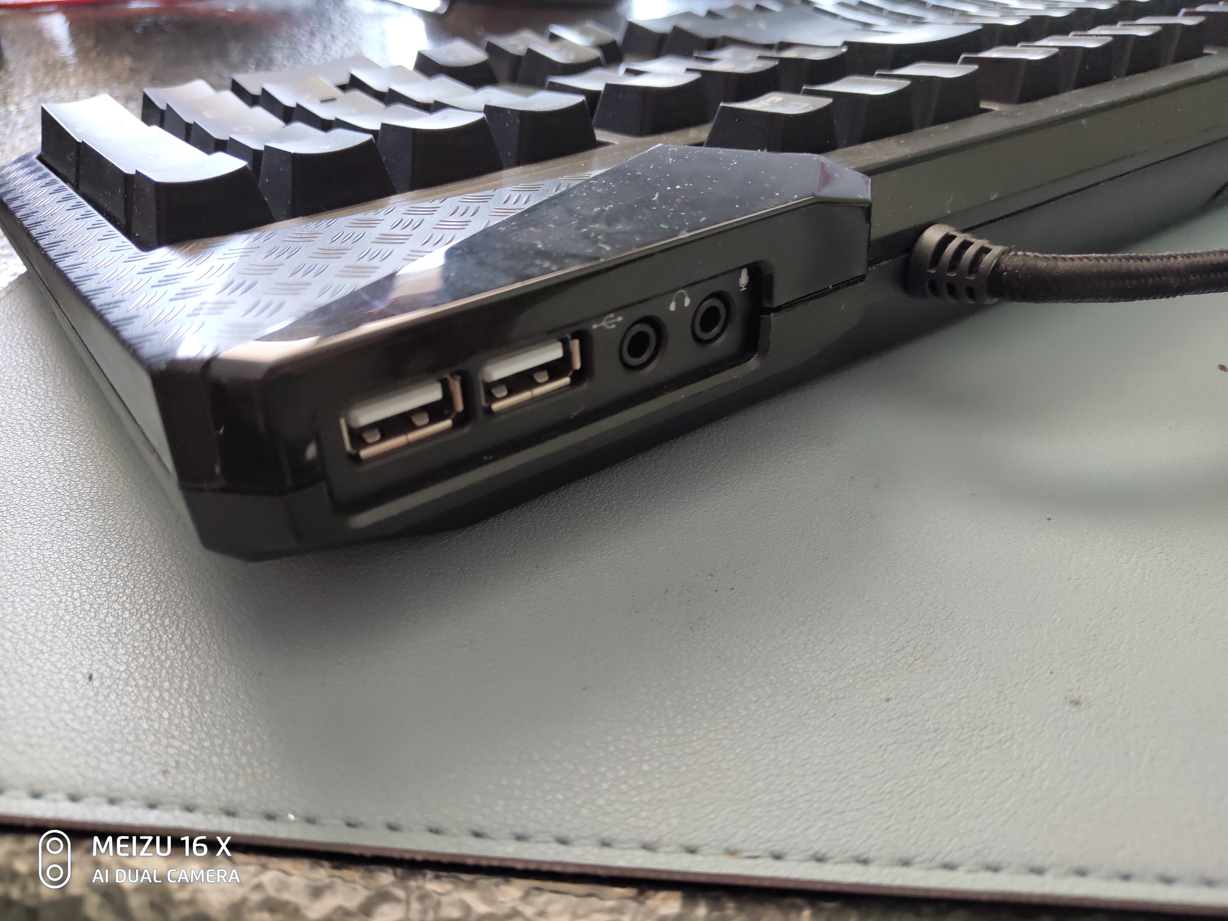 公认手感最好的机械键盘轴是什么,机械键盘樱桃轴与普通轴的区别