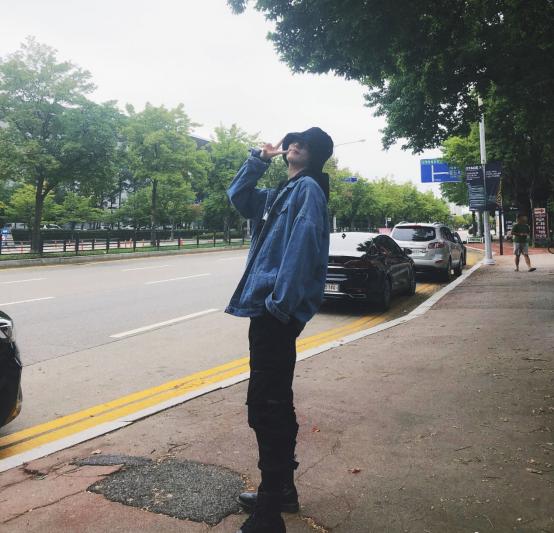 陆柯燃同款发型穿搭,陆柯燃金发造型摩登气质