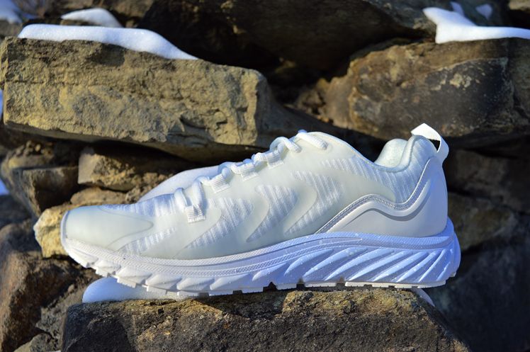 咕咚10k跑鞋和多威跑鞋哪个好,咕咚跑鞋10k和21k有什么区别