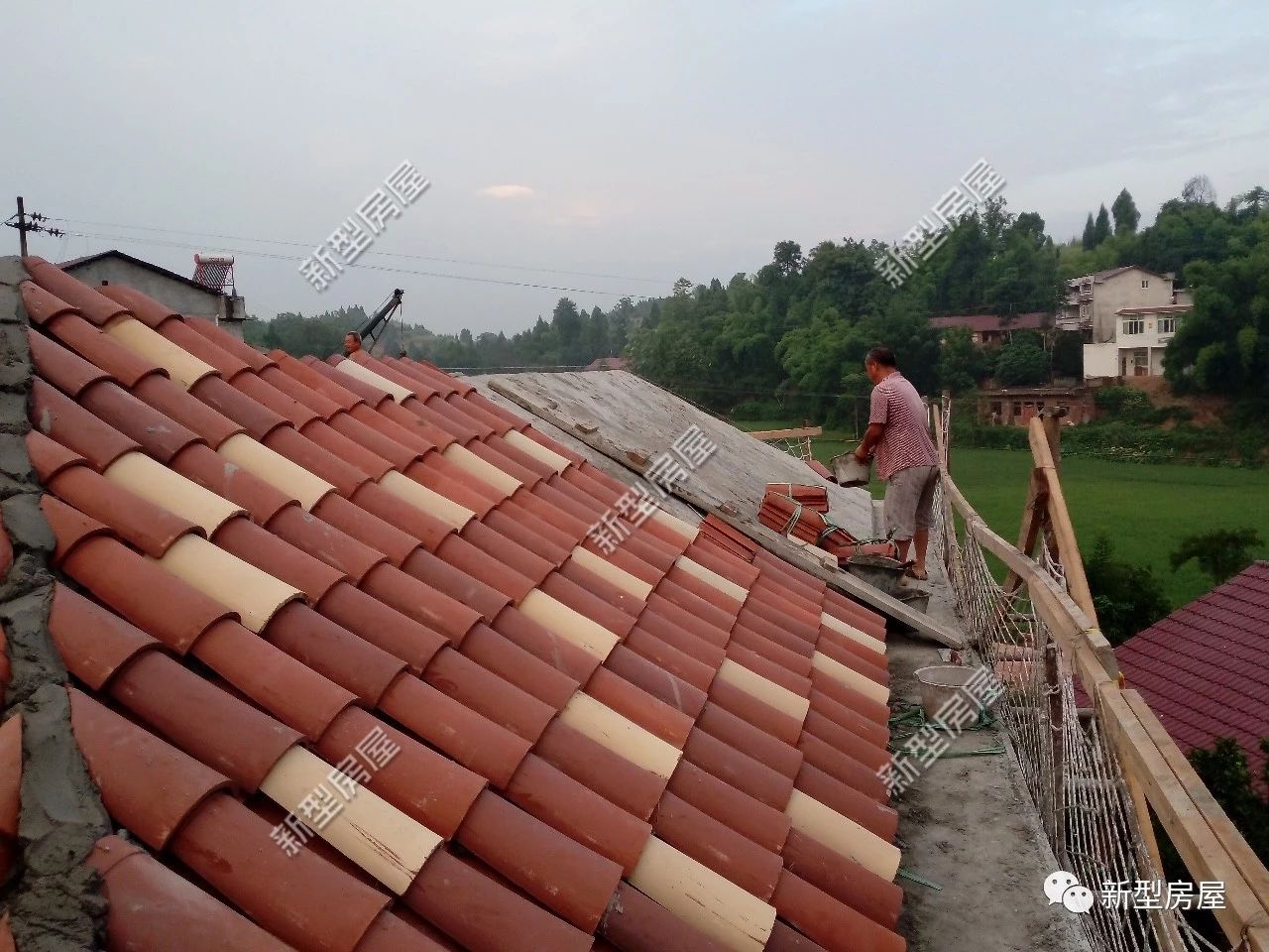 自建房屋顶贴完瓦怎样修补颜色,农村屋面瓦怎么盖最标准