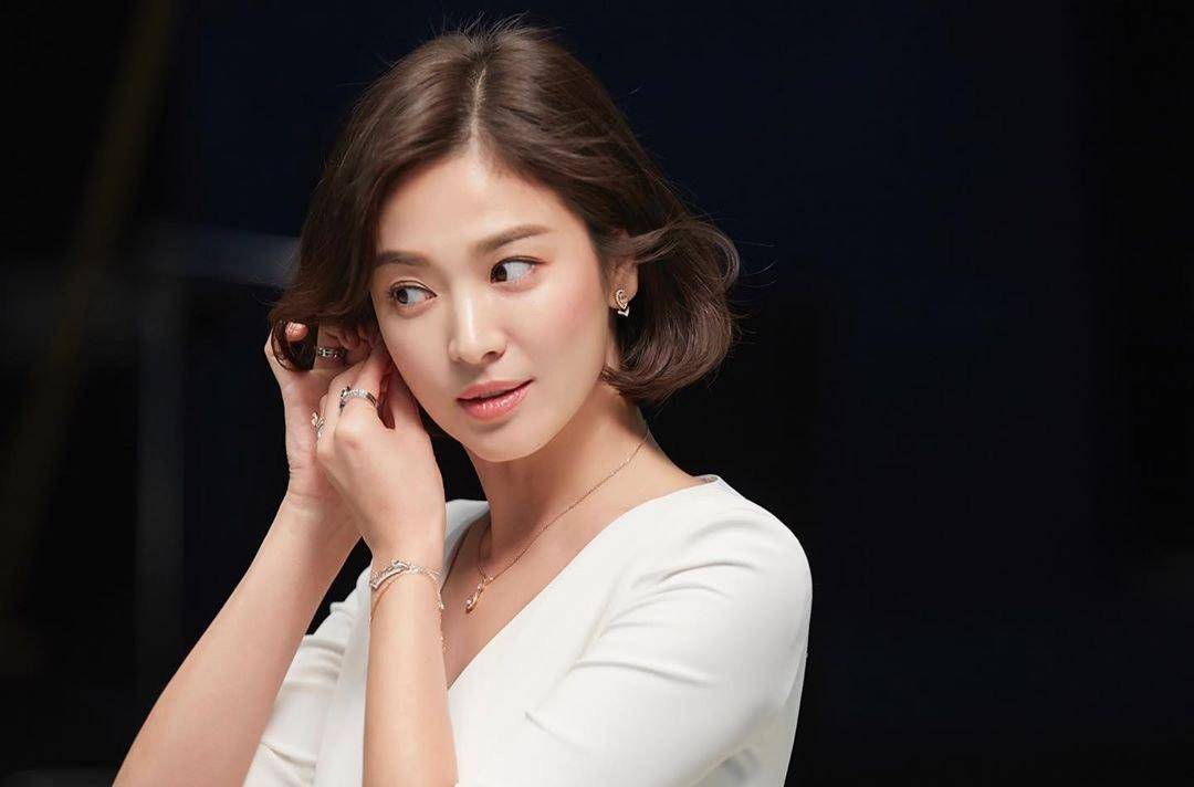 宋仲基去夏威夷度假，宋慧乔狂晒海边贝壳照，是巧合还是隔空PK？