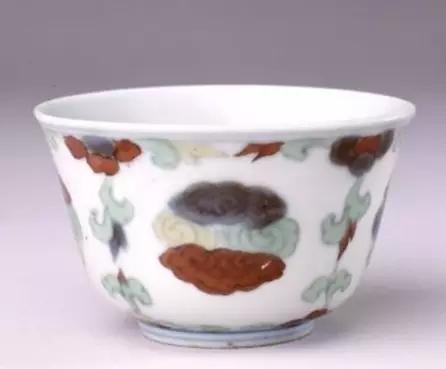 斗彩玲珑,斗彩姹紫特征