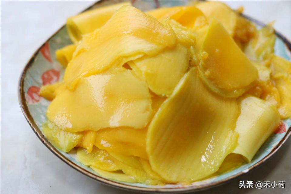 婆婆买一箱芒果吃不完,做成蛋糕香甜细腻,女儿一口气吃了3份