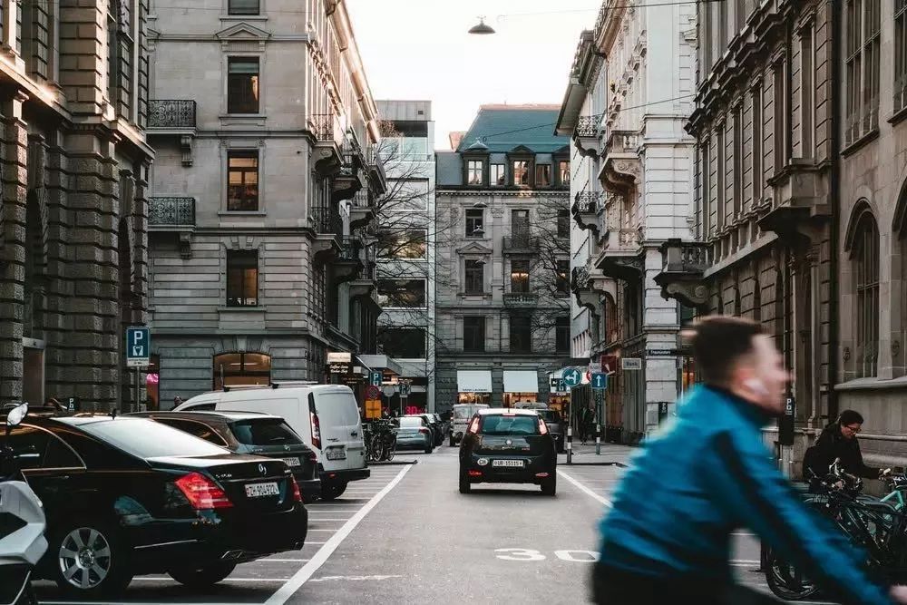 如何迅速脱离一个群体,如何很好地融入一个群体