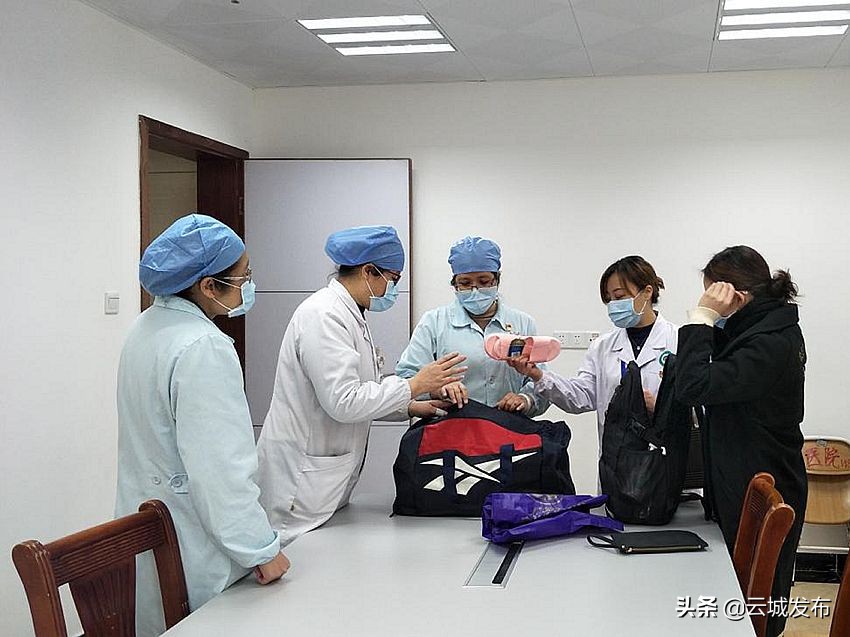 医护人员的“潘妈妈”——记云城区人民医院*党**总支委员、体检中心主任潘琼华