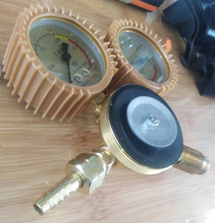 乙炔表各个部位名称,乙炔减压表结构说明