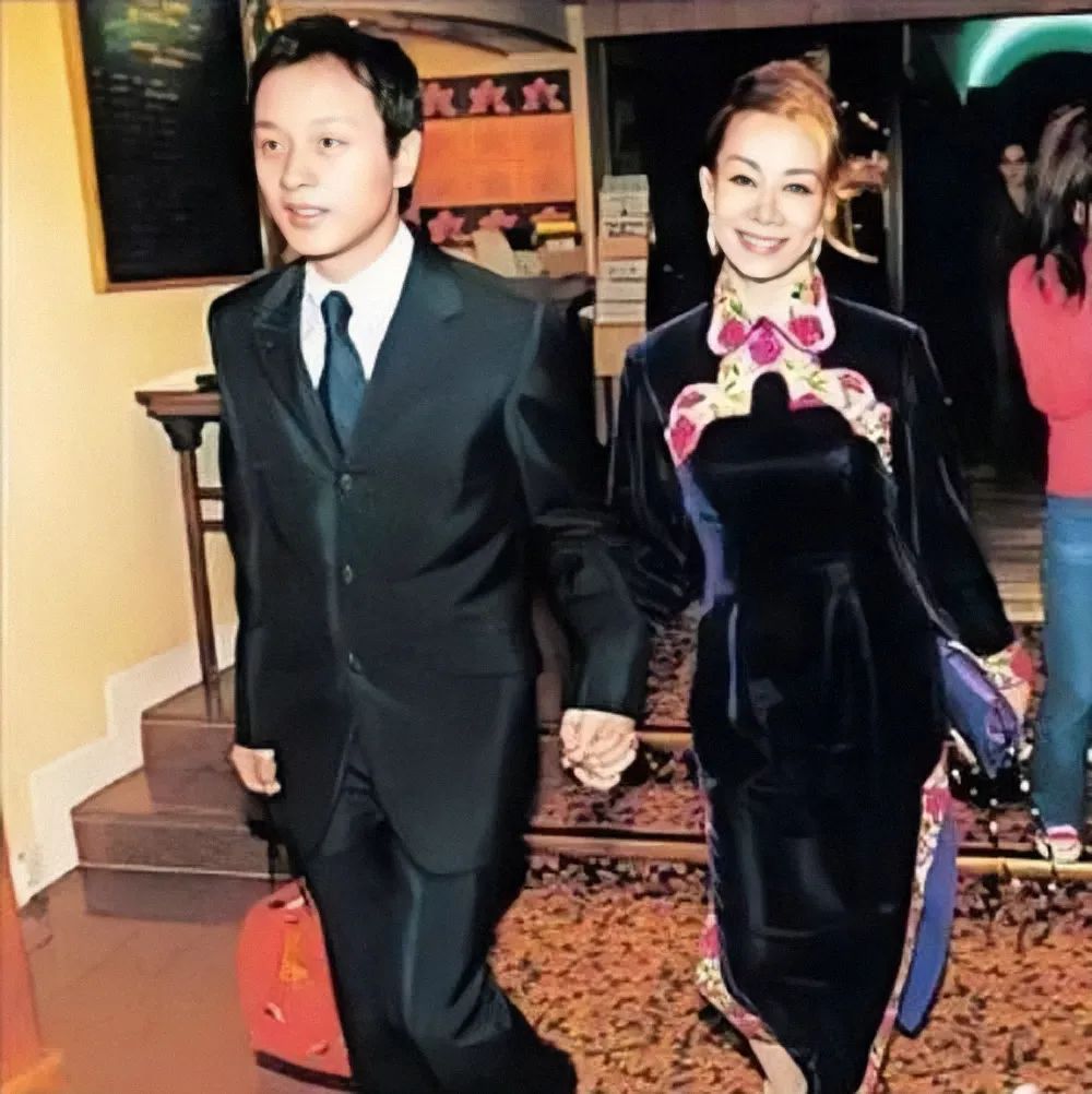 穿三百万皮草的香江富贵花，前半生让人羡慕，后半生却惨遭唾骂？