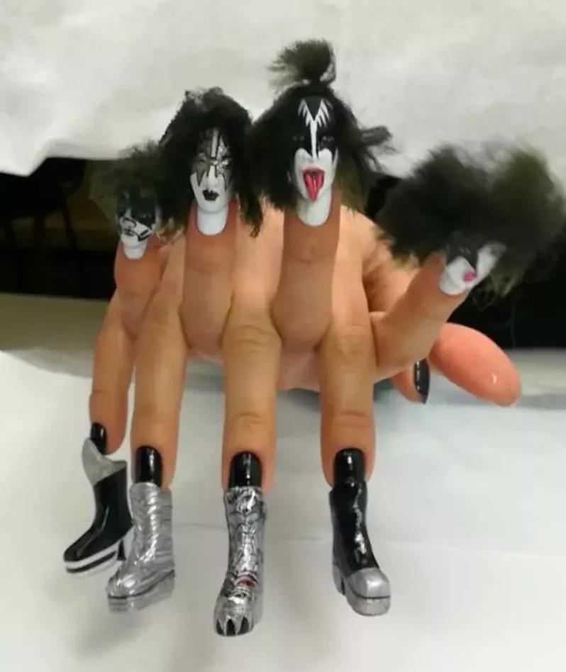 美甲师在吗？我被丑得睡不着觉