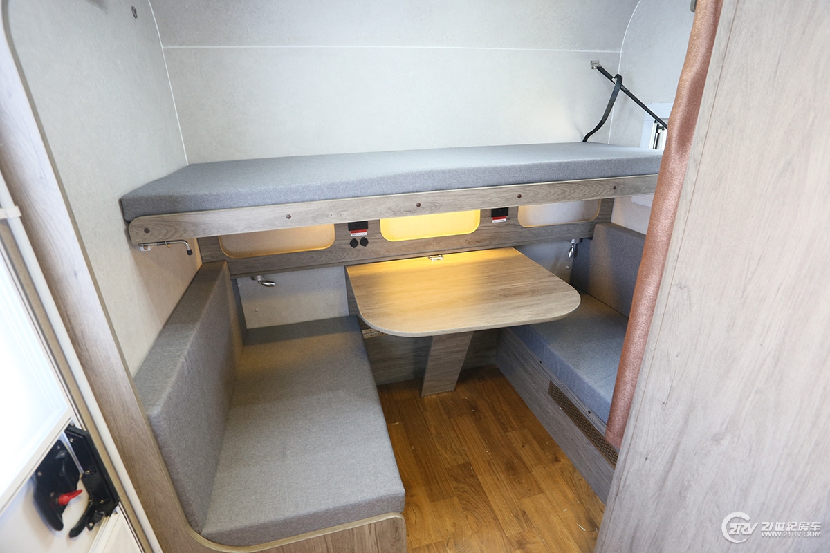 拖挂式房车价格10万左右睡两人,顶级双轴高端9.7米拖挂房车