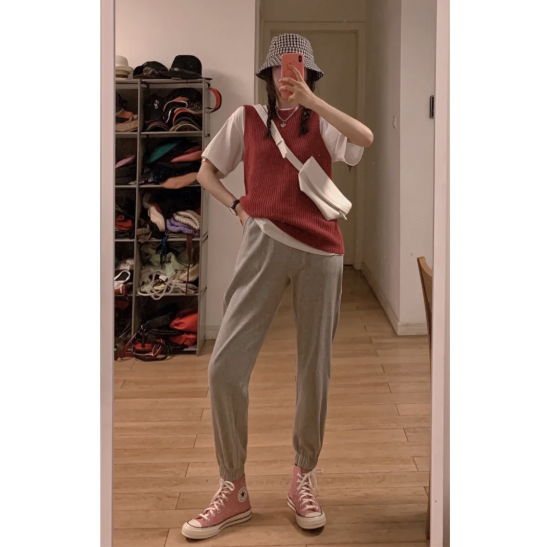 束脚运动裤怎么穿?搭配小技巧学起来,让你吸睛又迷人