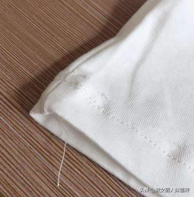 女人不管多大年龄少穿这5种颜色,女人不管年龄多大别总穿黑色