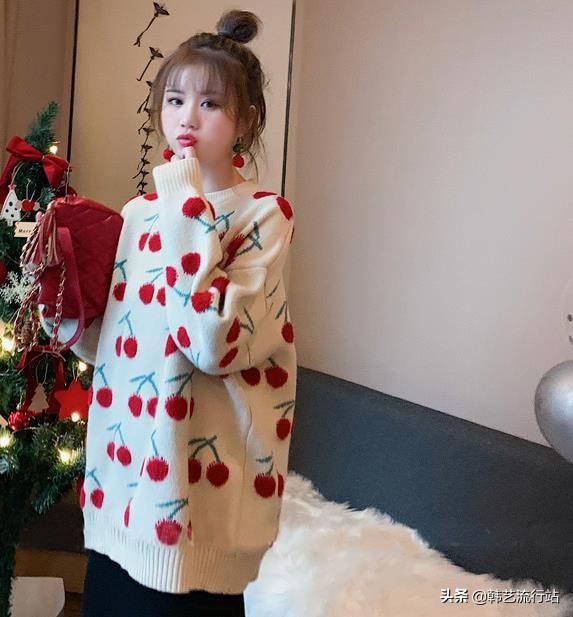 今年流行设计感毛衣,韩国设计款宽松毛衣