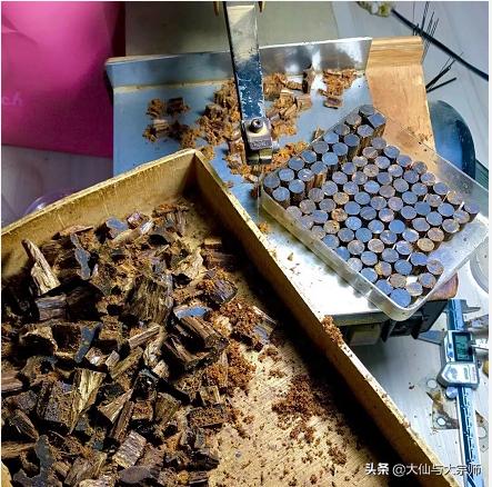 1串43克的绿奇楠手串目前价位多少,100元左右的奇楠手串是真的吗