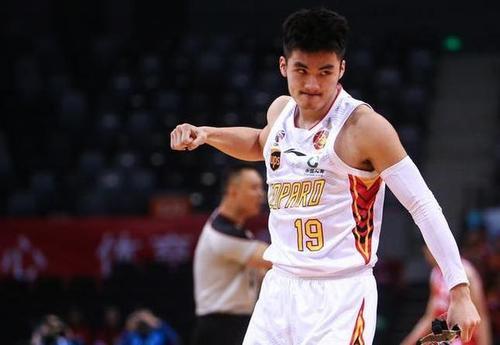 签下两名国籍与俱乐部相同的球员,辽篮新签约俩小将三方会谈