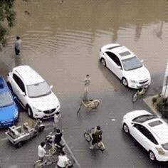 暴雨图片朋友圈,石家庄暴雨拍摄图片真实