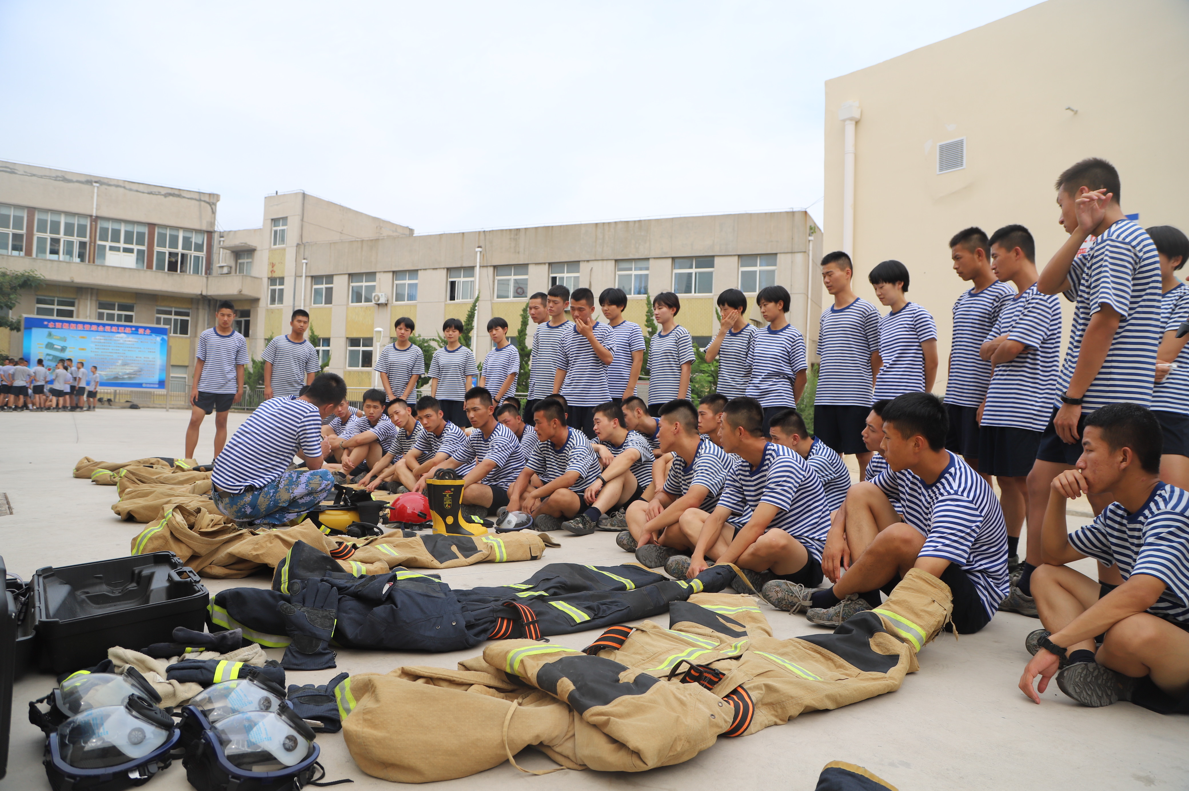 军校大连舰艇学院,大连海军舰艇学院军校