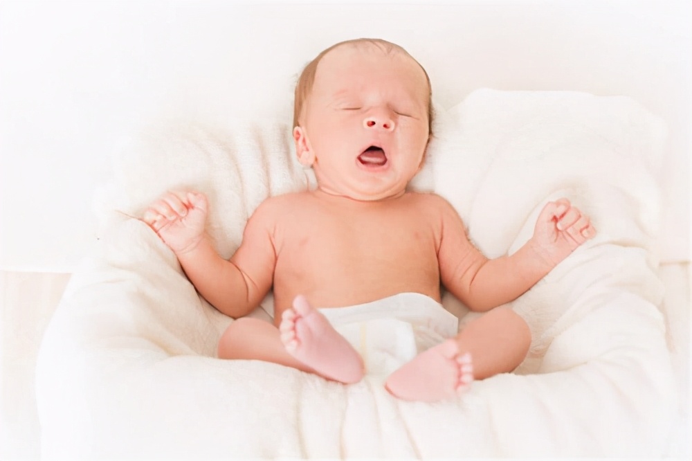 宝宝穿衣服盖被温度,新生儿不容易着凉的被子