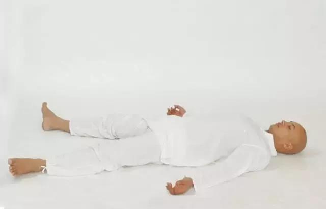 “我”偷走了你的天鹅颈、直角肩，人鱼背