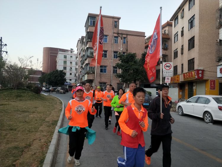 魅力深马，微马同行！六约微马助力深圳国际马拉松