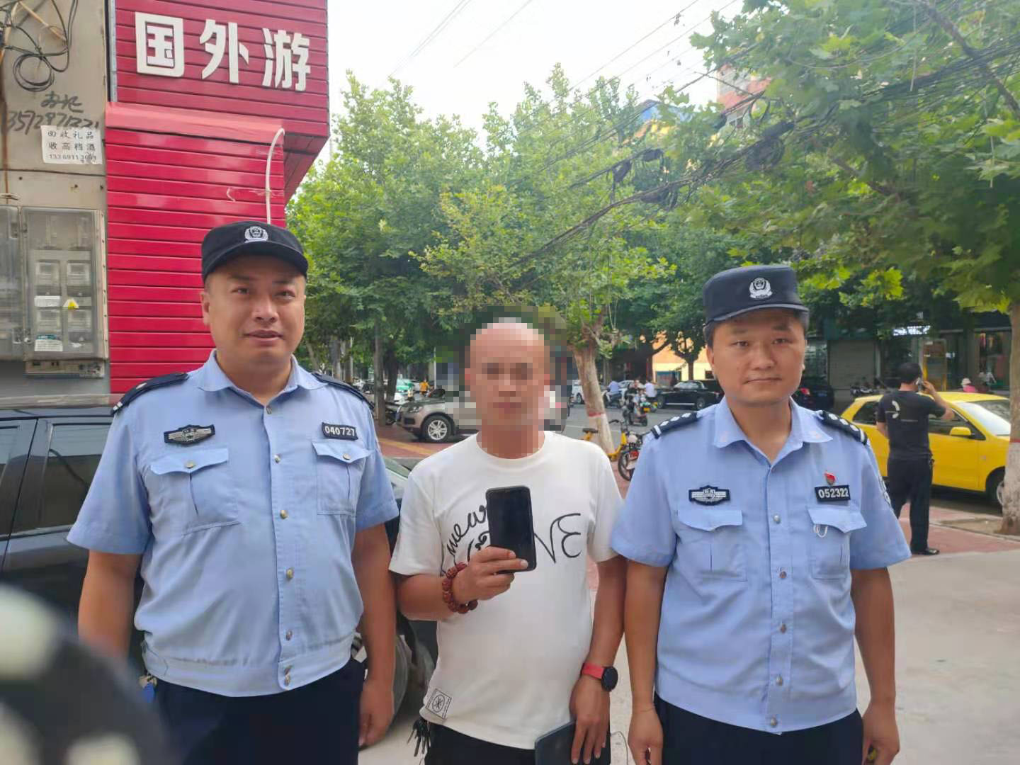 粗心群众遗失手机110民警快速找回,群众遗失手机民警迅速帮其找回