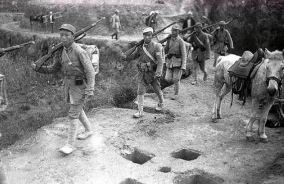 51年毛主席三次怒发批示！亲临秘书墓前痛哭：祖炎啊，我来看你了