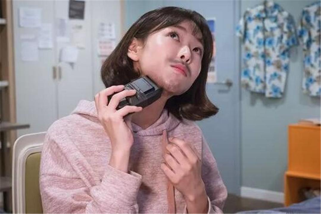 12岁长出喉结胡子正常吗,12岁的孩子长喉结长胡子